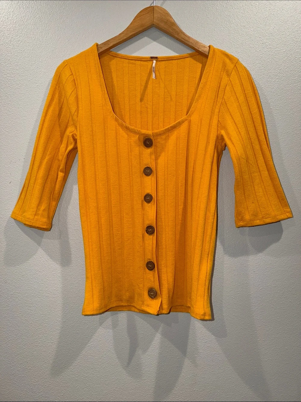Free People Ribbed Button-Front Short Sleeve Top in Mustard Size Medium BNWOT
